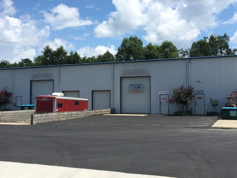 553 Capital Cir SW, Tallahassee, FL à louer - Photo de l’immeuble – Image 2 sur 12