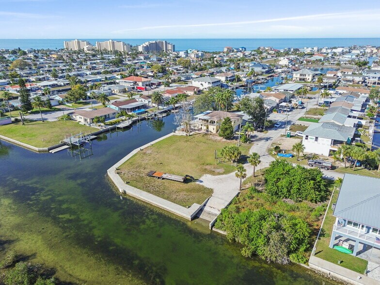 6374 Boatyard Dr, Hudson, FL à vendre - Photo de l’immeuble – Image 2 sur 57