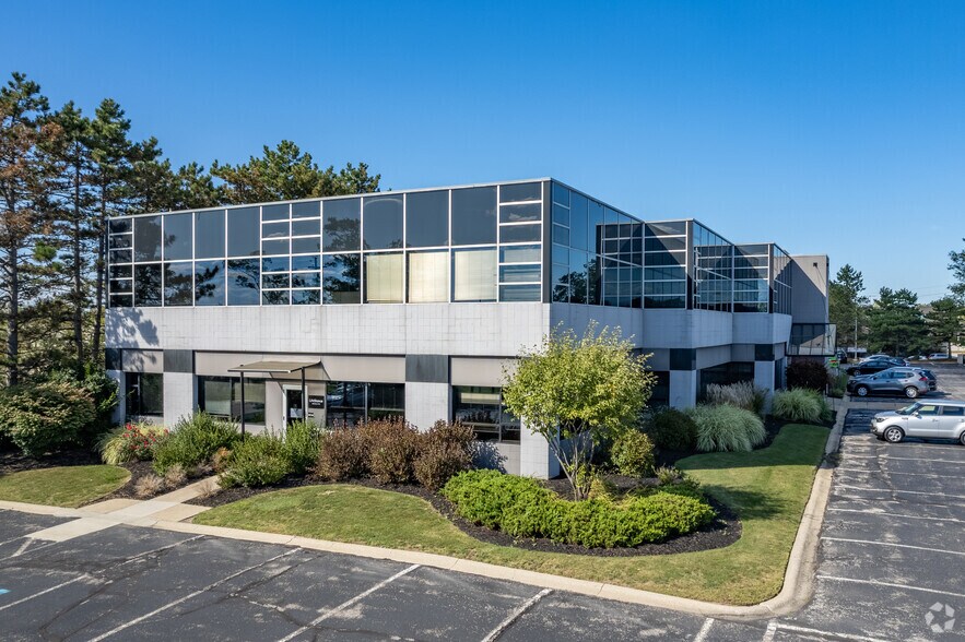 23625 Commerce Park, Beachwood, OH à louer - Photo de l’immeuble – Image 1 sur 7