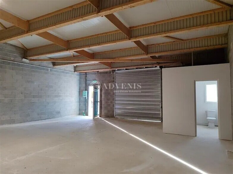 Local d’activités dans Lespignan à louer - Photo de l’immeuble – Image 3 sur 5