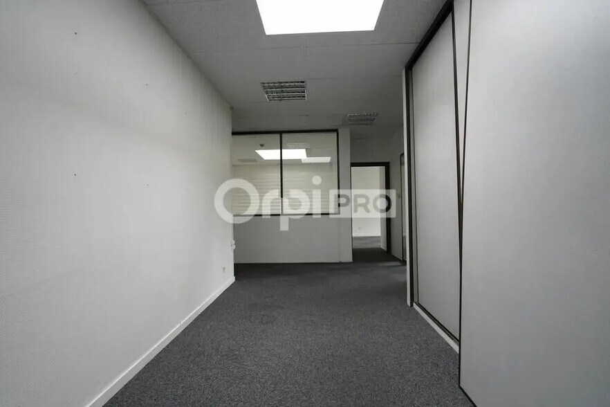 Bureau dans Villeurbanne à louer - Photo de l’immeuble – Image 3 sur 27