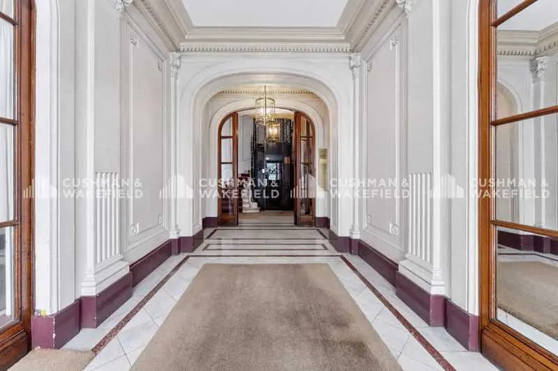 Bureau dans Paris à louer - Photo de l’immeuble – Image 2 sur 16