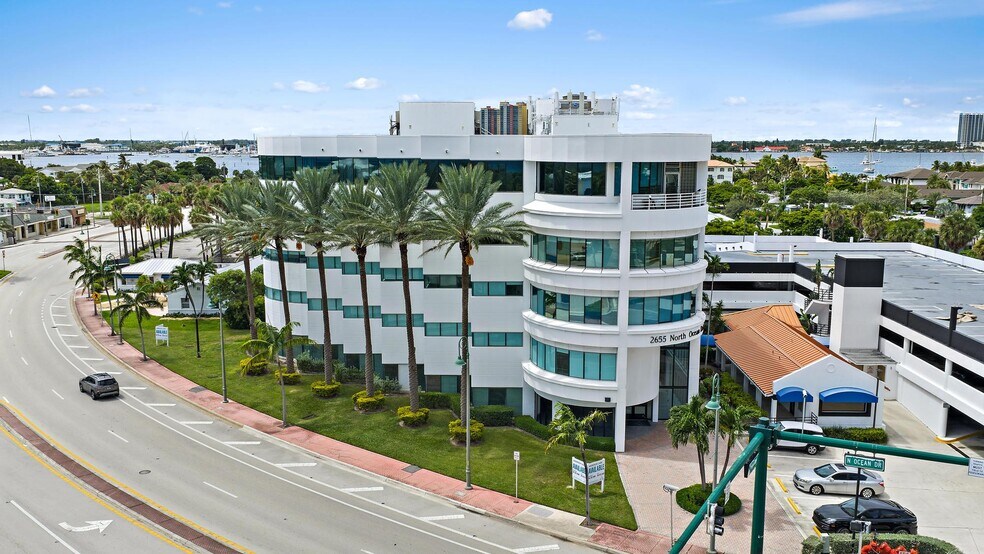 2655 N Ocean Dr, Riviera Beach, FL à louer - Photo de l’immeuble – Image 2 sur 30