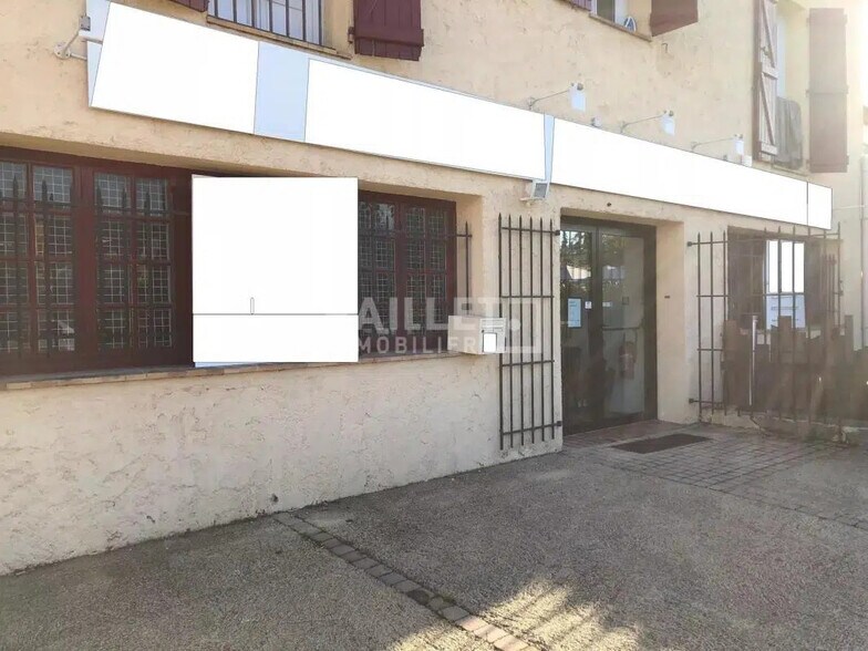 562 Boulevard Du Bèlvédère, Montauroux à louer - Photo de l’immeuble – Image 2 sur 6
