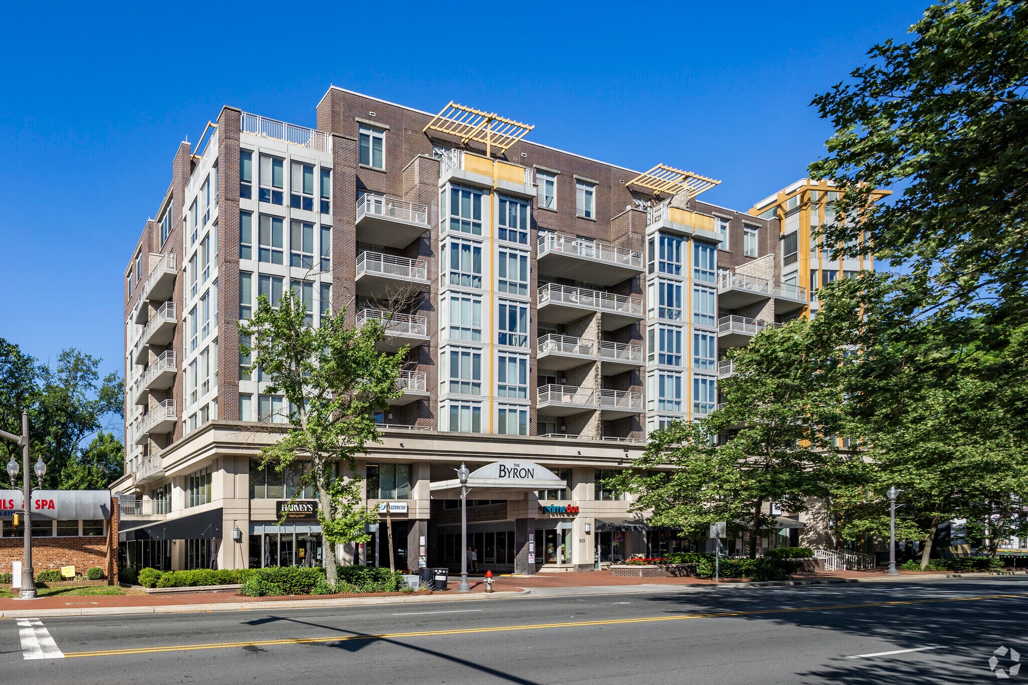 513 W Broad St, Falls Church, VA à vendre Photo principale– Image 1 sur 6