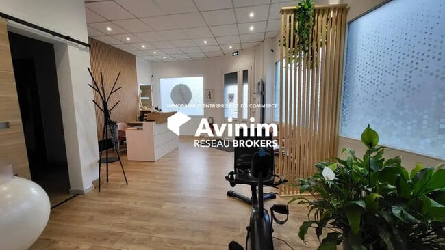 Plus de détails pour Local commercial à louer