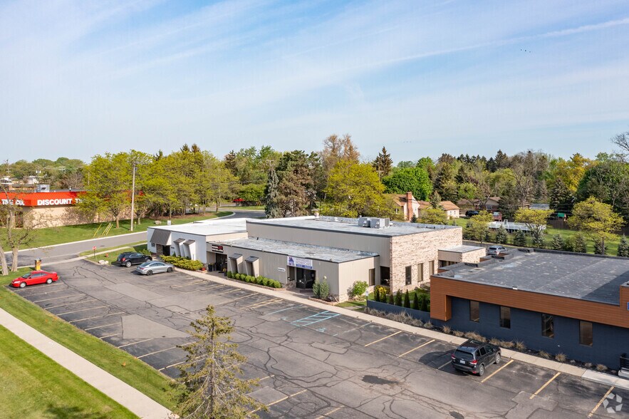 30640-30680 W 12 Mile Rd, Farmington Hills, MI à vendre - Aérien – Image 3 sur 3