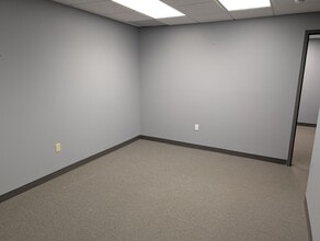 801 W Bay Dr, Largo, FL à louer Photo intérieure– Image 2 sur 15