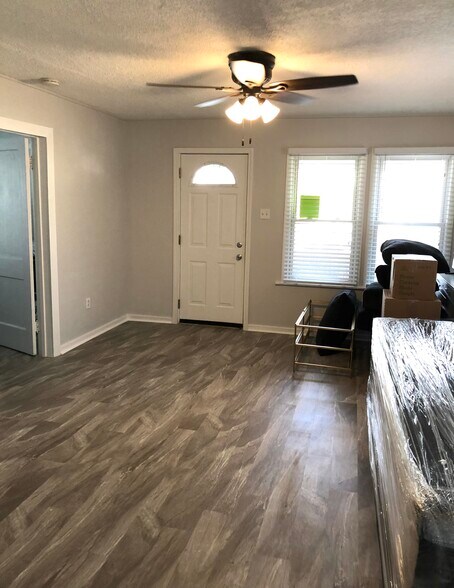 4 Unit Ferndale Multi-Family portefeuille de 1 biens à vendre sur LoopNet.fr - Photo de l’immeuble – Image 3 sur 14