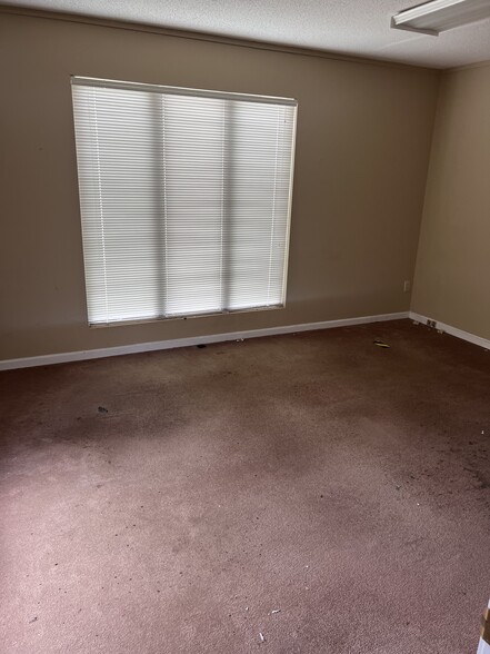 1864 Andrews Ave, Ozark, AL à vendre - Photo intérieure – Image 2 sur 9