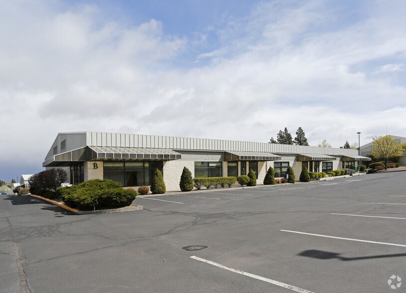 20300 Empire Ave, Bend, OR à louer - Photo principale – Image 1 sur 8