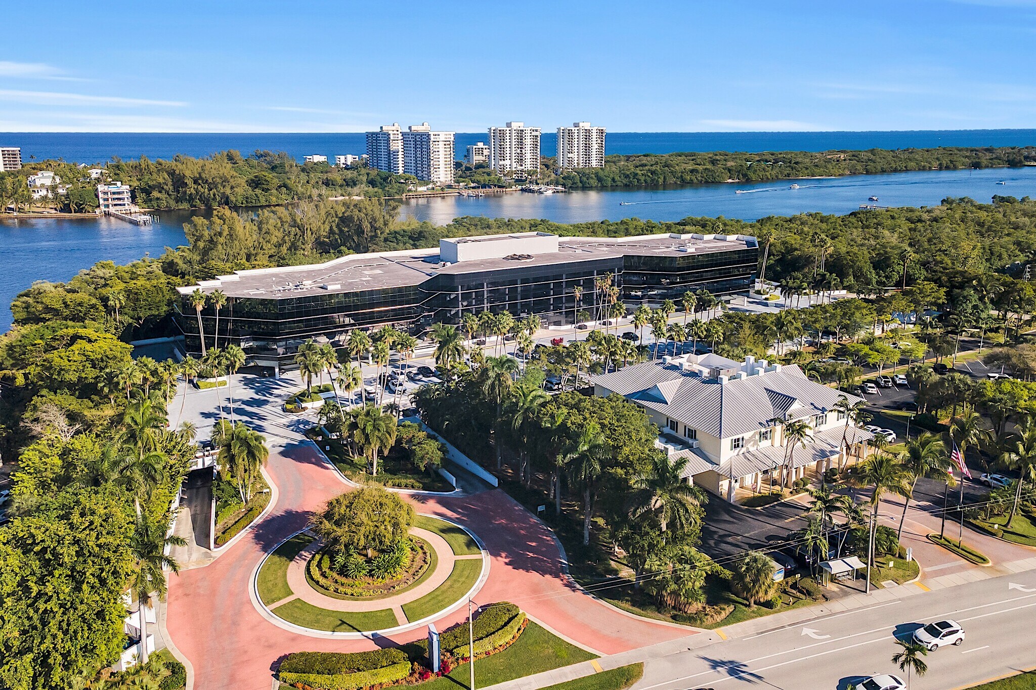 2424 N Federal Hwy, Boca Raton, FL à louer Photo principale– Image 1 sur 15