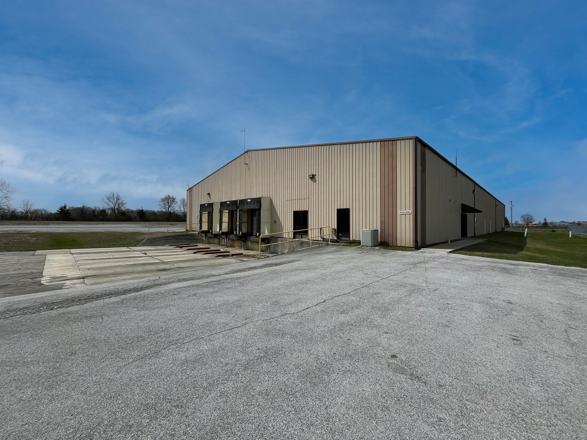 2529 W Ferguson Rd, Fort Wayne, IN à louer Photo de l’immeuble– Image 1 sur 20