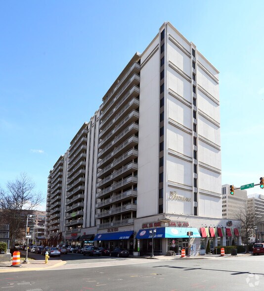 320 23rd St S, Arlington, VA à louer - Photo de l’immeuble – Image 1 sur 126