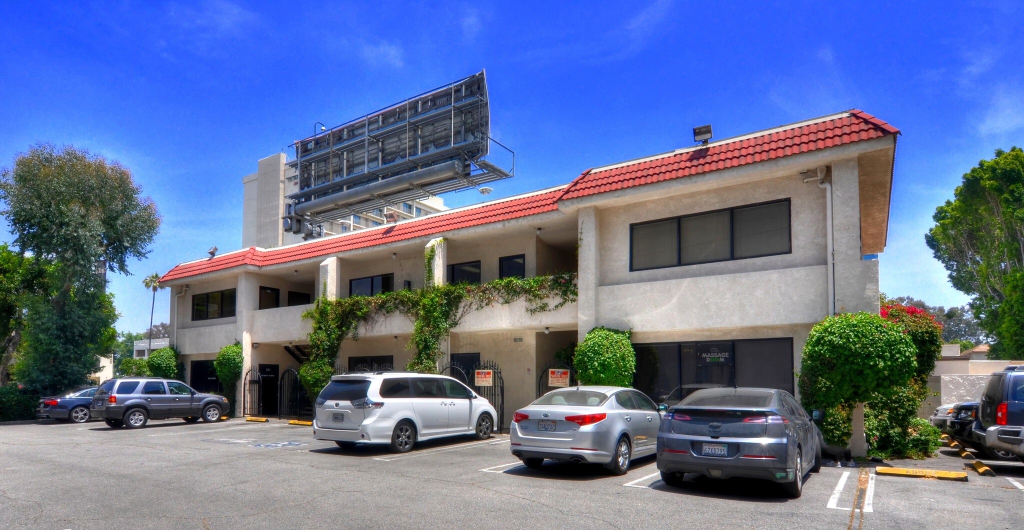 15450 Ventura Blvd, Sherman Oaks, CA à louer Photo principale– Image 1 sur 12