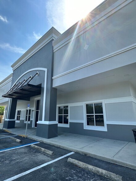 8416 Ridge Rd, New Port Richey, FL à louer - Photo de l’immeuble – Image 2 sur 5