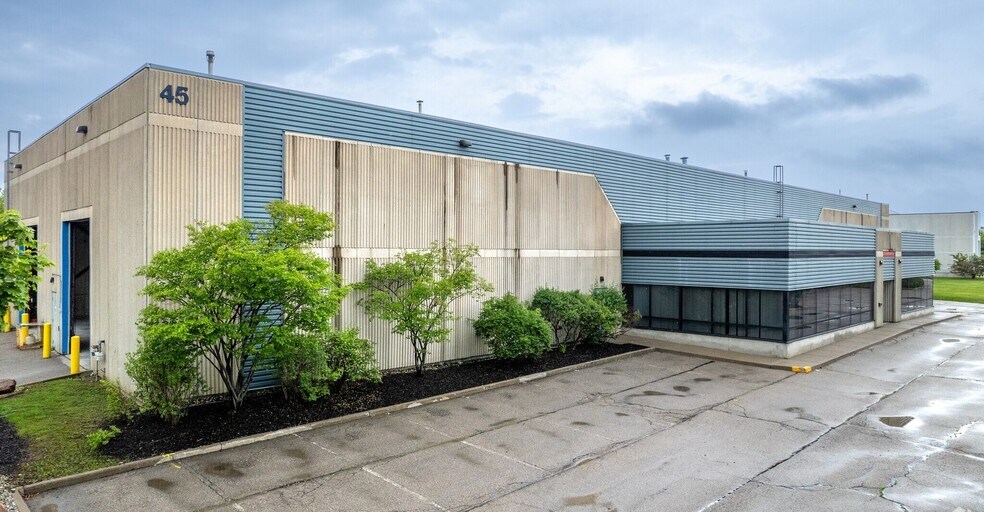 45 Moyal Ct, Concord, ON à louer - Photo de l’immeuble – Image 2 sur 4
