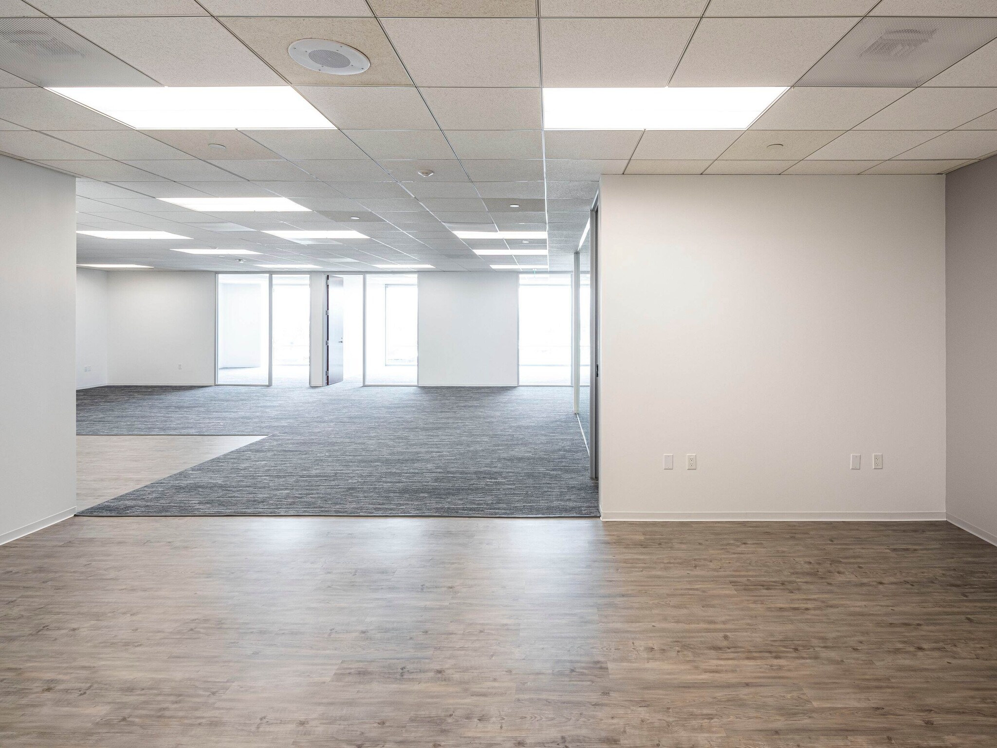 4685 MacArthur Ct, Newport Beach, CA à louer Photo intérieure– Image 1 sur 9