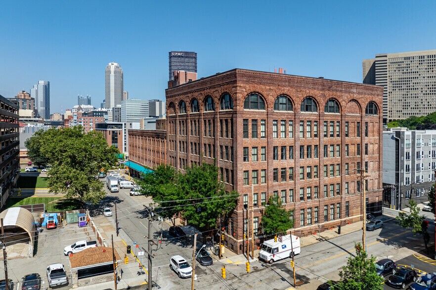 1425 Forbes Ave, Pittsburgh, PA à louer - Photo de l’immeuble – Image 2 sur 27
