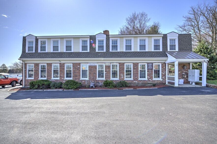 136 W Lancaster Ave, Paoli, PA à louer - Photo de l’immeuble – Image 2 sur 42