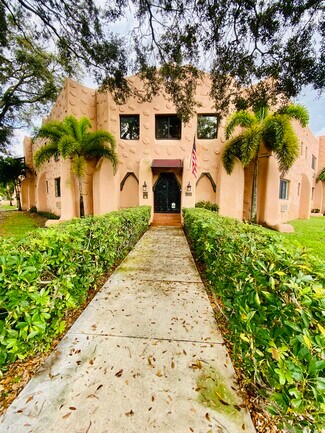 Plus de détails pour 200 Azure Way, Miami Springs, FL - Logement à vendre