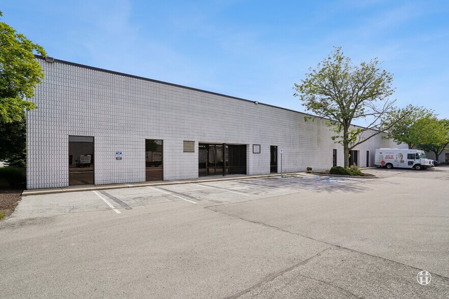 1810 S Lynhurst Dr, Indianapolis, IN à louer - Photo de l’immeuble – Image 2 sur 21
