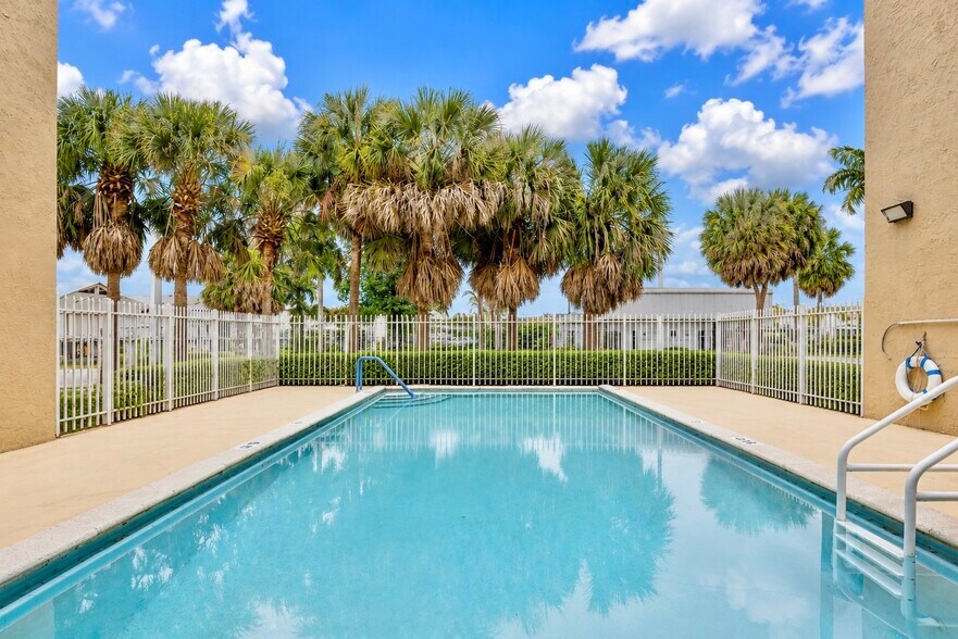 2400 NW 16th Street Rd, Miami, FL à vendre - Photo de l’immeuble – Image 3 sur 63