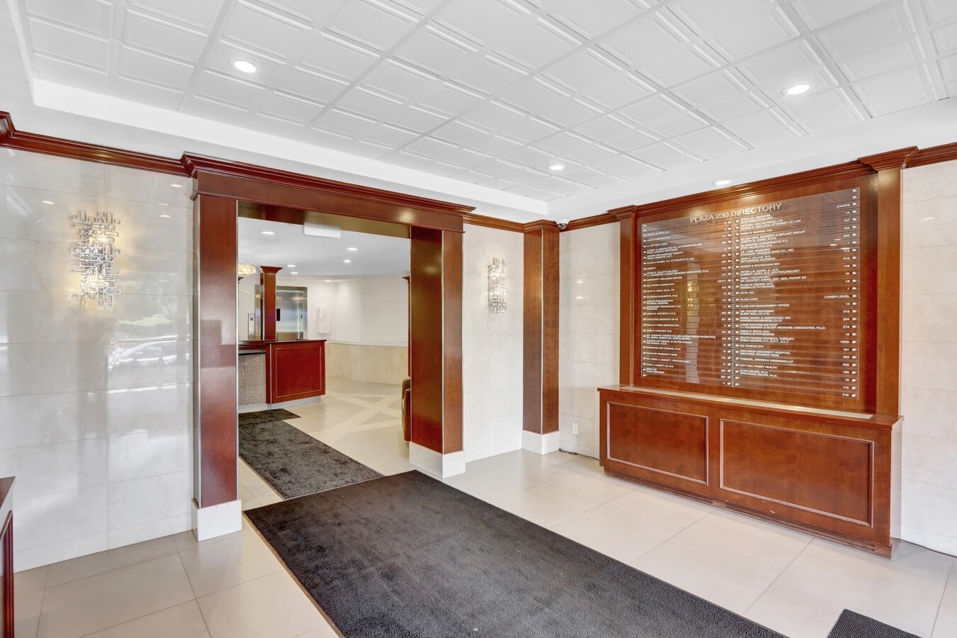 230 Hilton Ave, Hempstead, NY 11550 - Lot 15 - - Photo intérieure - Image 2 of 11