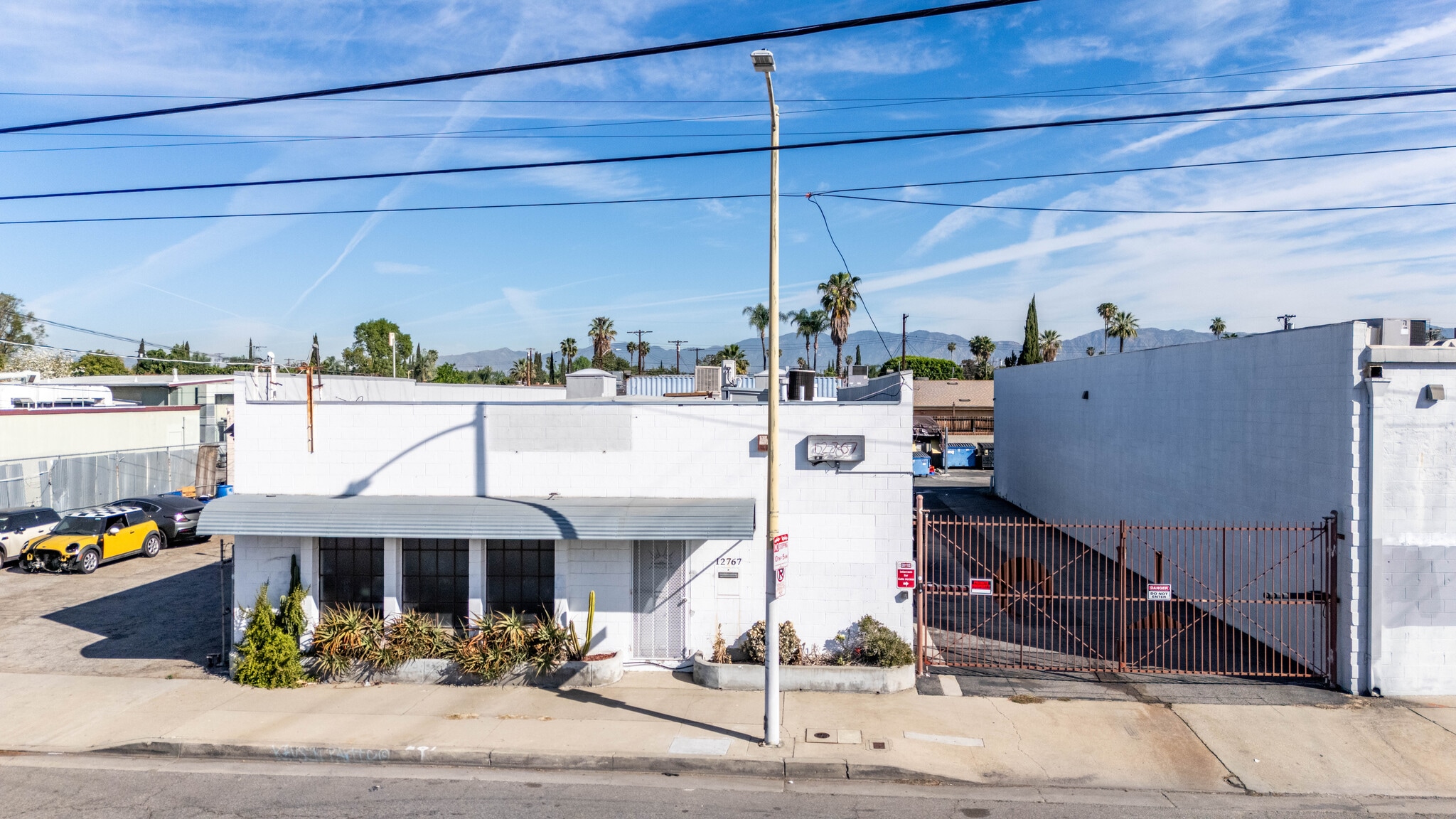 12767 Saticoy St, North Hollywood, CA à vendre Photo principale– Image 1 sur 14