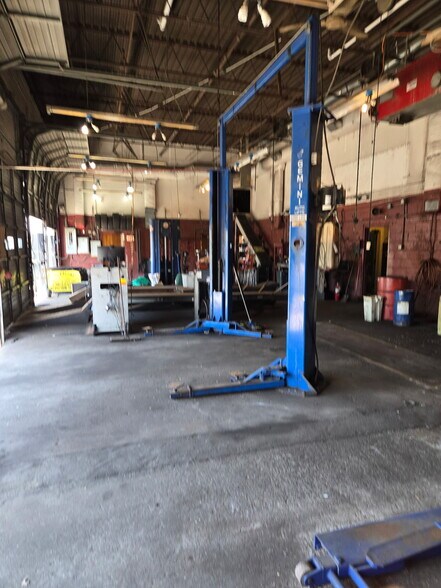 1281 Deer Park Ave, North Babylon, NY à louer - Photo de l’immeuble – Image 3 sur 7