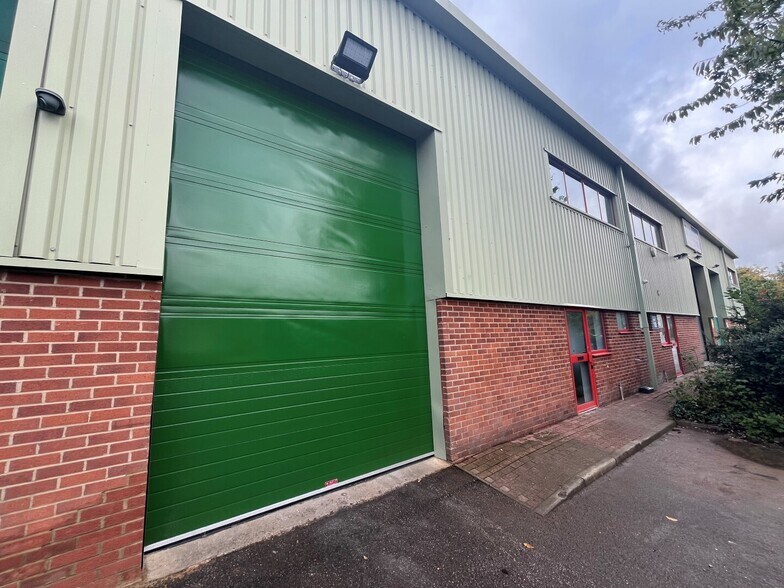 Primrose Hl, Kings Langley à louer - Photo de l’immeuble – Image 2 sur 5