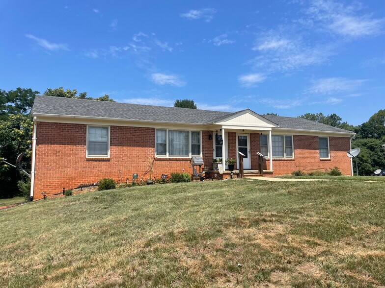 193 Cedar Cove Ln, Spout Spring, VA à vendre - Photo de l’immeuble – Image 2 sur 6