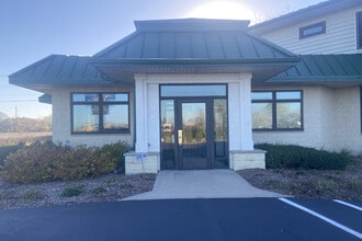 N86W14041 Beacon St, Menomonee Falls, WI à louer Photo de l’immeuble– Image 1 sur 8