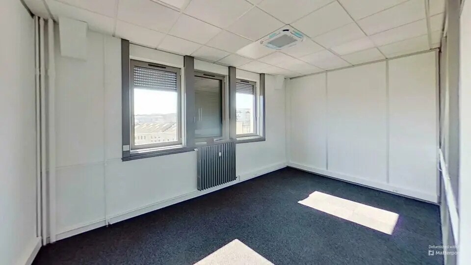 Bureau dans Lyon à louer - Photo de l’immeuble – Image 3 sur 9