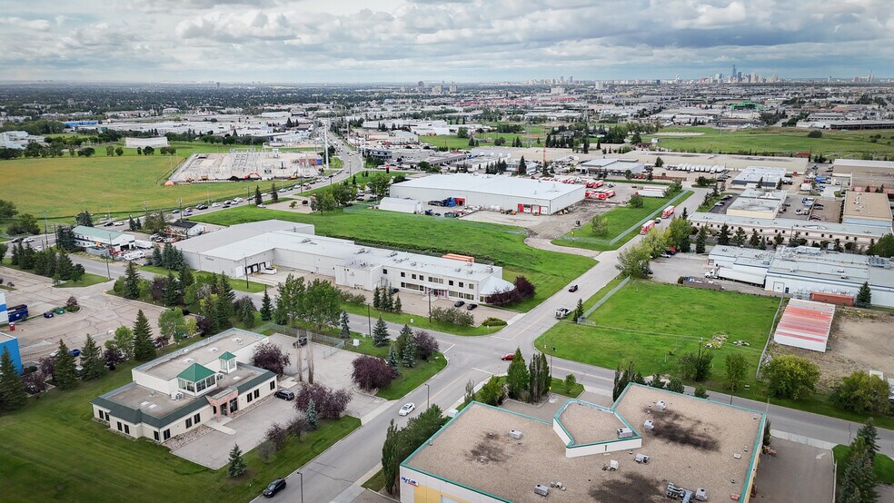 9608 25th Ave NW, Edmonton, AB à vendre - Photo de l’immeuble – Image 2 sur 10