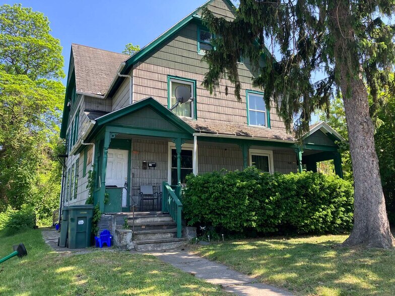 866 Plymouth Ave S, Rochester, NY à vendre - Photo principale – Image 1 sur 1