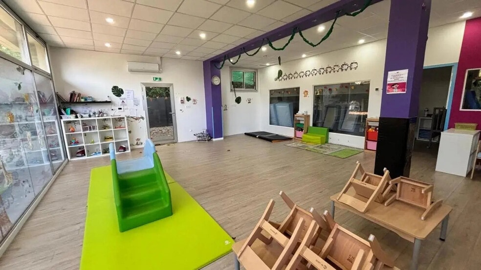 2 Avenue Des Bosquets, Montigny-le-Bretonneux à louer - Photo de l’immeuble – Image 1 sur 14