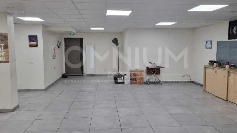 Local commercial dans Lyon à louer - Photo de l’immeuble – Image 3 sur 5
