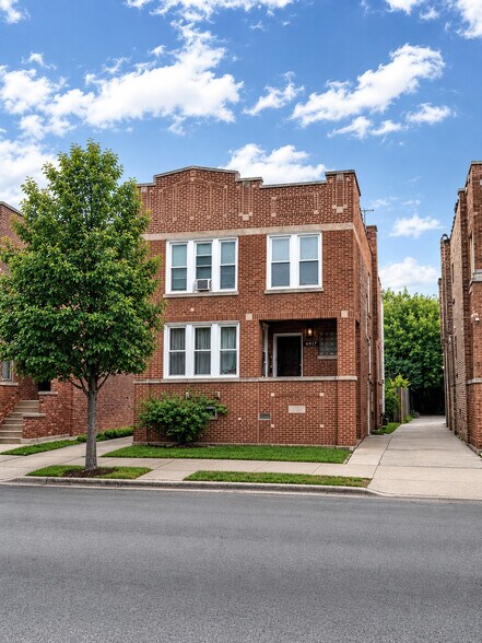 4917 W. Addison, Chicago, IL à vendre - Photo principale – Image 1 sur 5