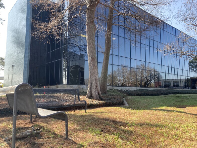6660 Riverside Dr, Metairie, LA à louer - Photo de l’immeuble – Image 3 sur 6