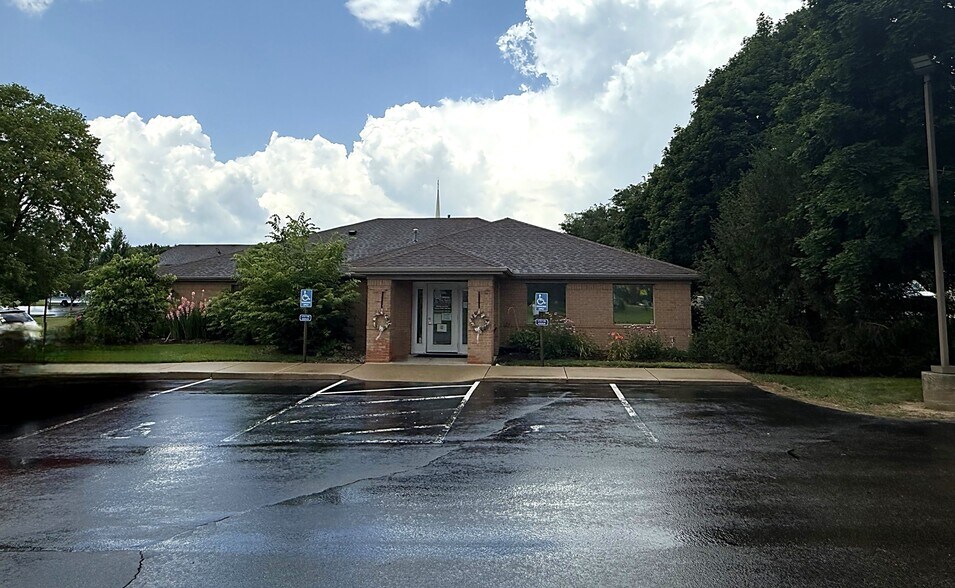 1659 W 2nd St, Xenia, OH à louer - Photo de l’immeuble – Image 2 sur 10