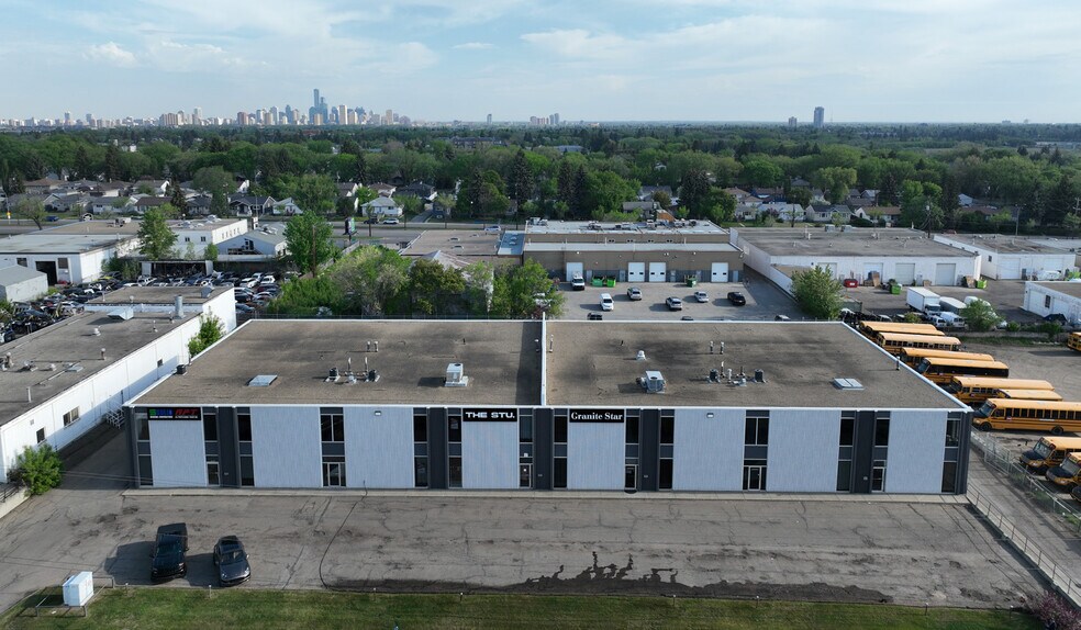 9408-9410 62nd Ave NW, Edmonton, AB à louer - Photo de l’immeuble – Image 1 sur 1