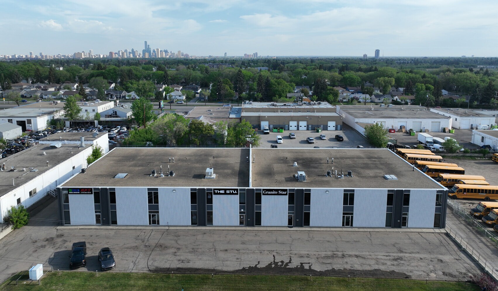 9408-9410 62nd Ave NW, Edmonton, AB à louer Photo de l’immeuble– Image 1 sur 2