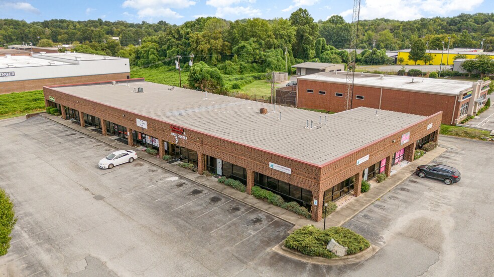 2641 Randleman Rd, Greensboro, NC à louer - Photo de l’immeuble – Image 2 sur 3