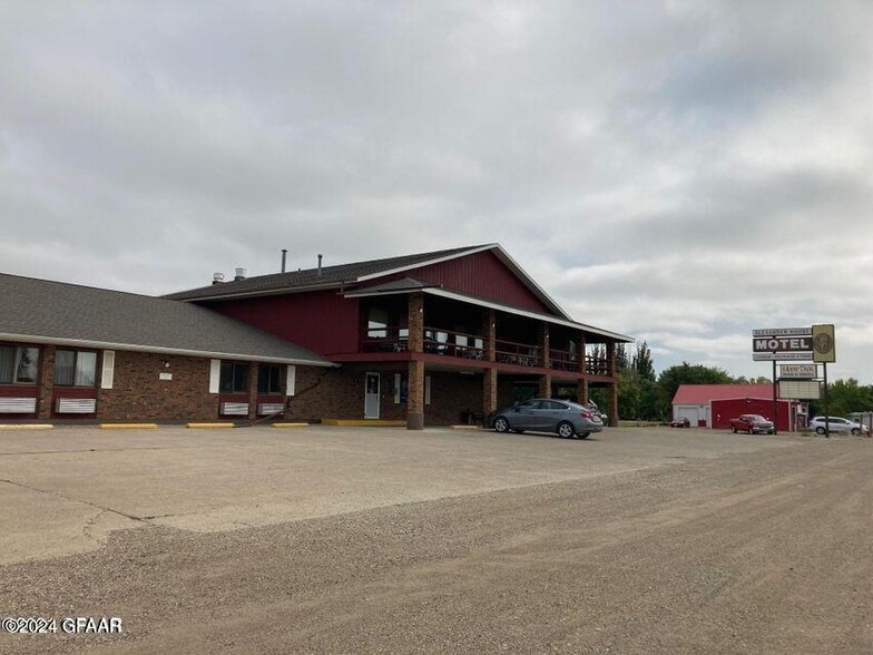 903 Park St W, Park River, ND à vendre - Photo de l’immeuble – Image 2 sur 18