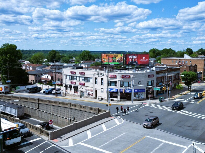 1 W Columbia Ave, Palisades Park, NJ à vendre - Photo de l’immeuble – Image 1 sur 9