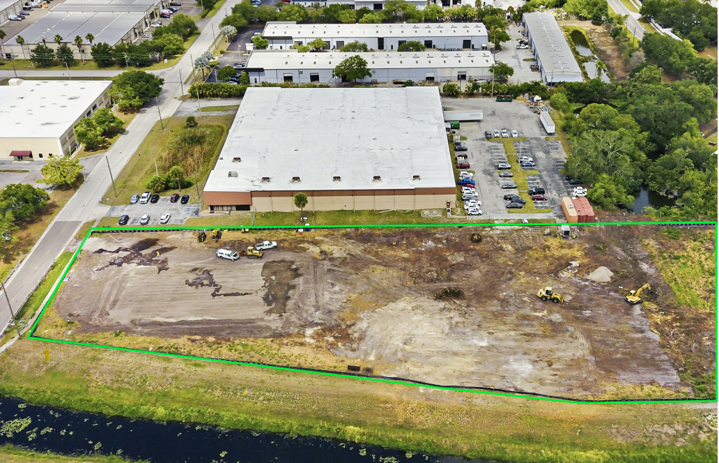 7125 114th Ave, Largo, FL à louer Photo de la construction– Image 1 sur 12