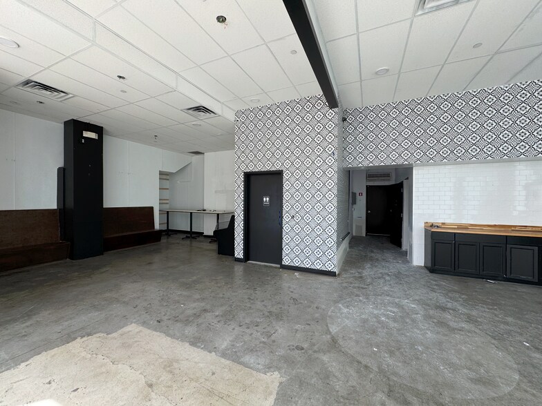 1111 Wilshire Blvd, Los Angeles, CA à louer - Photo de l’immeuble – Image 2 sur 32