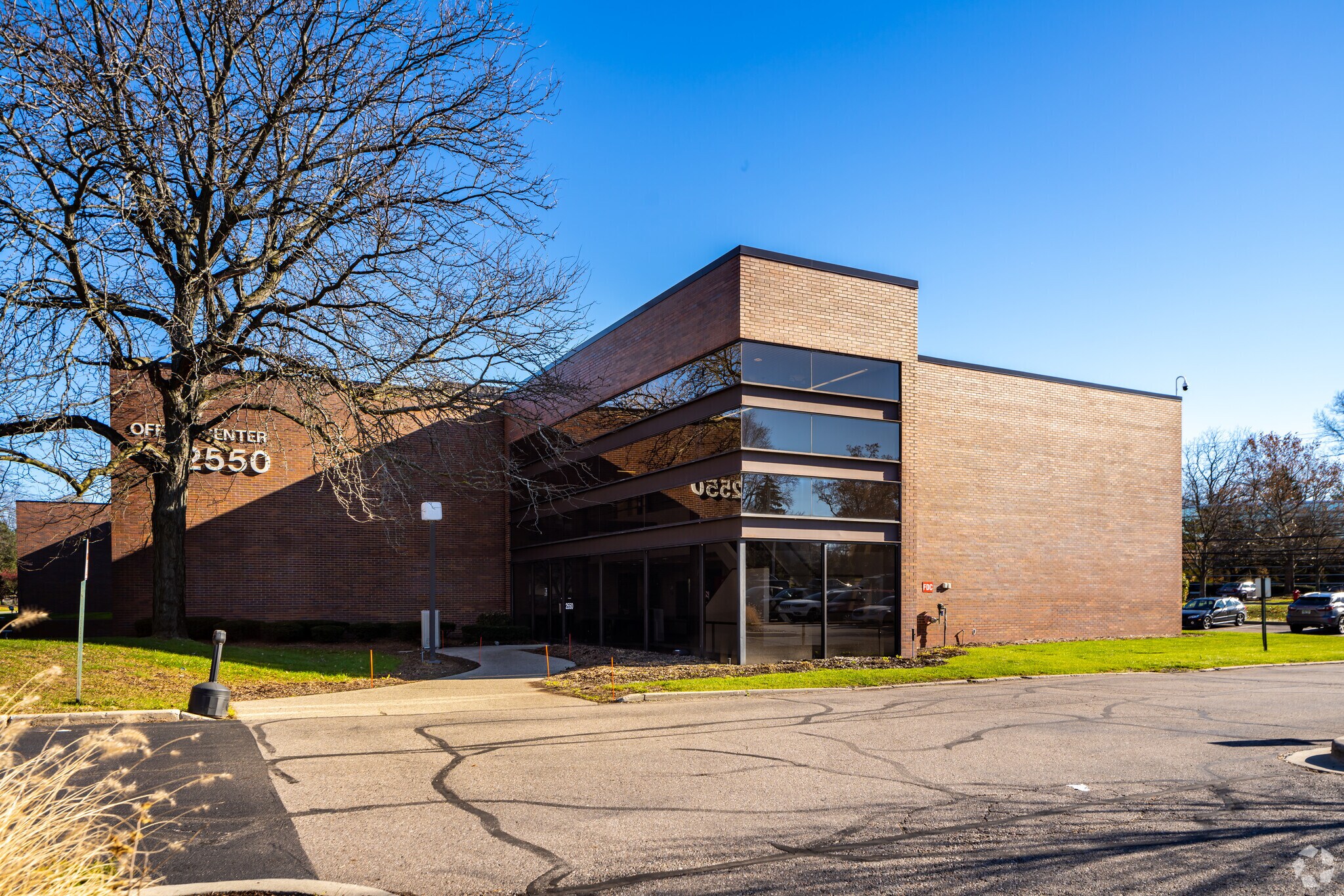 2550 S Telegraph Rd, Bloomfield Hills, MI à louer Photo de l’immeuble– Image 1 sur 9