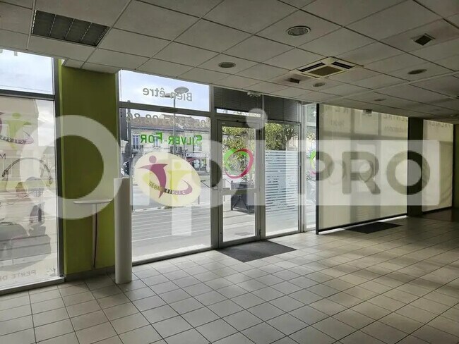 Plus de détails pour Local commercial à vendre